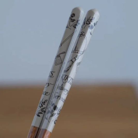 KIKI DELIVERY BROWN SKETCHES CHOPSTICKS