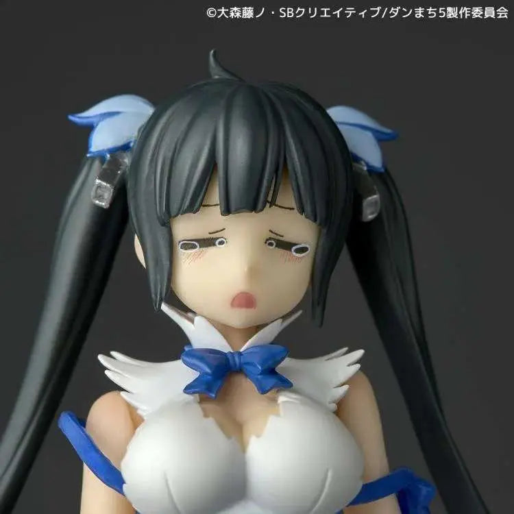 REVOLTECH DANMACHI (IS IT WRONG TO TRY TO PICK UP GIRLS IN A DUNGEON?) HESTIA ACTION FIGURE