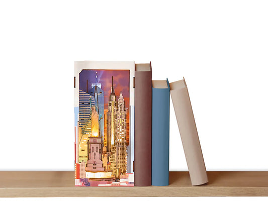 NEW YORK TINY ADVENTURES BOOK NOOK