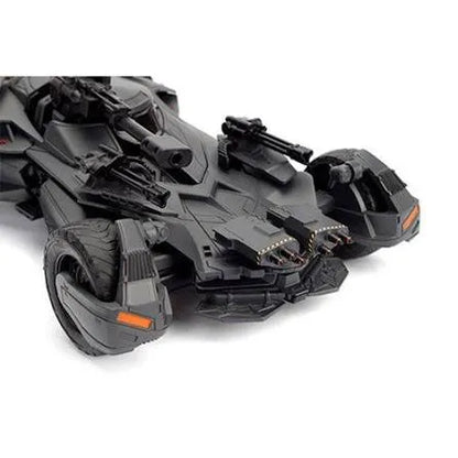 BATMAN JUSTICE LEAGUE BATMAN & BATMOBILE 1/24 DIE-CAST MODEL