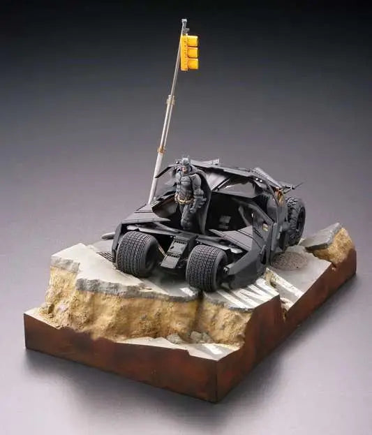 THE DARK KNIGHT TRILOGY LEGACY BATMOBILE TUMBLER IN GOTHAM CITY DIORAMA