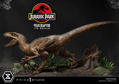 JURASSIC PARK VELOCIRAPTOR ATTACK STATUE