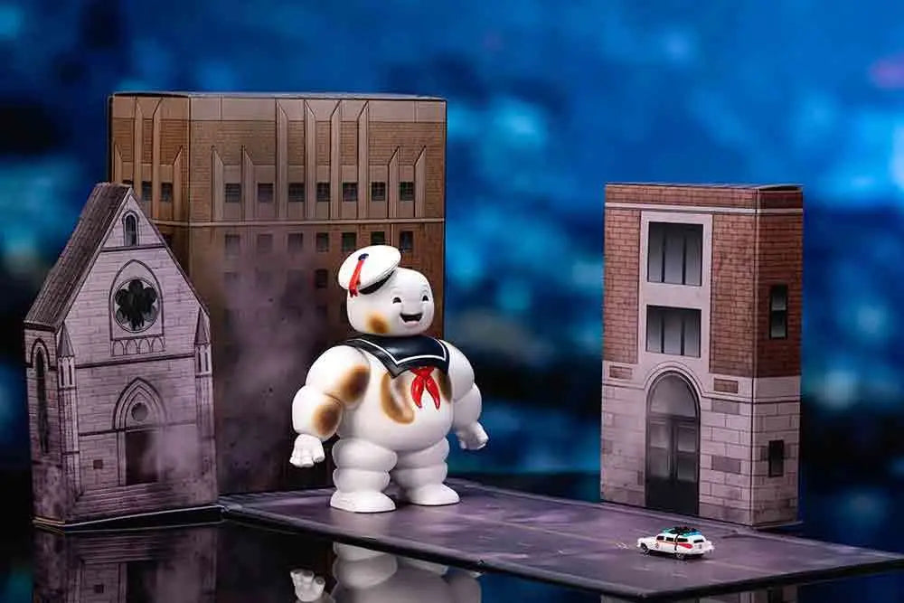 GHOSTBUSTERS ECTO 1 &amp; STAY PUFT DIORAMA NANO SCENE