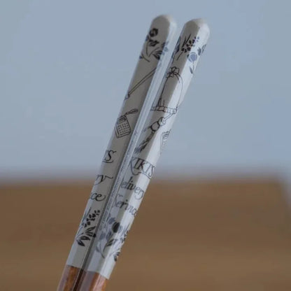 KIKI DELIVERY BROWN SKETCHES CHOPSTICKS