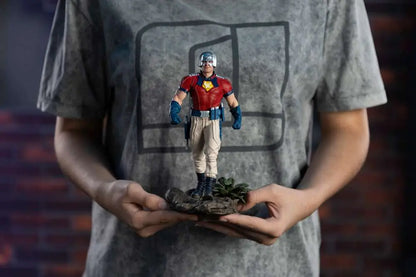 SUICIDE SQUAD  PEACEMAKER 1/10 STATUE